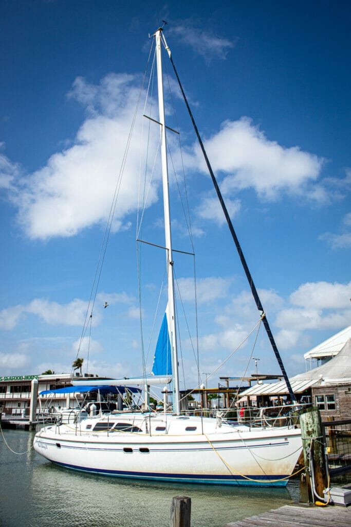 Image of a sailboat 