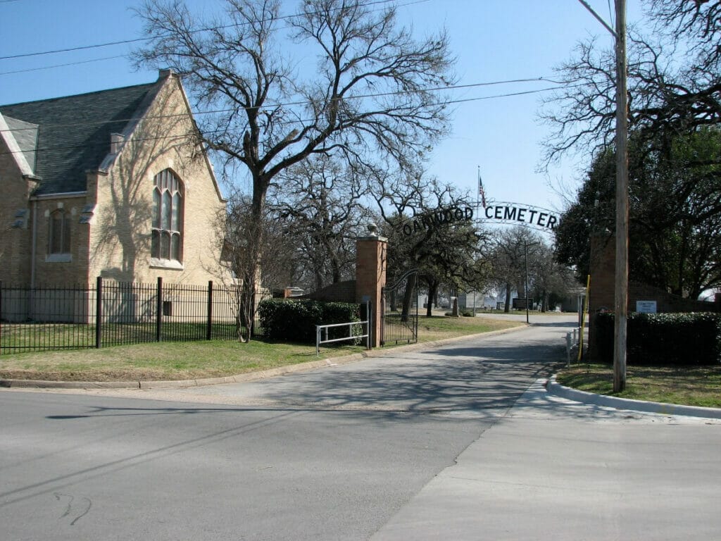 Entrance to the Oakwood Cemetery