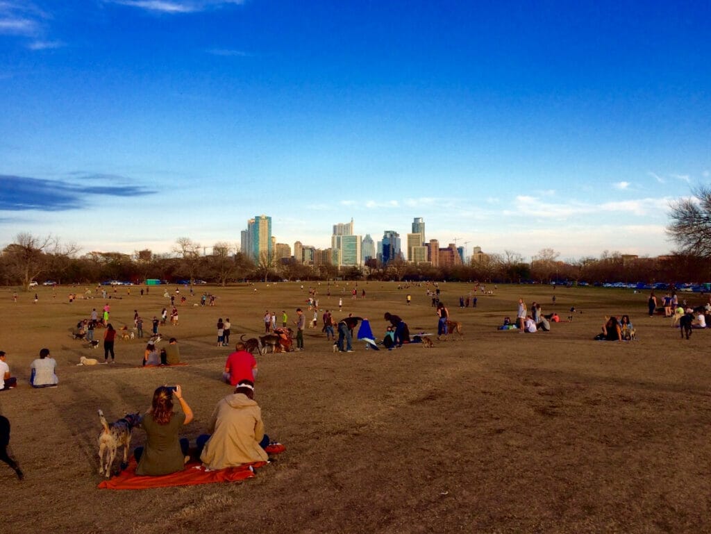 People enjoying dates in Zilker Park