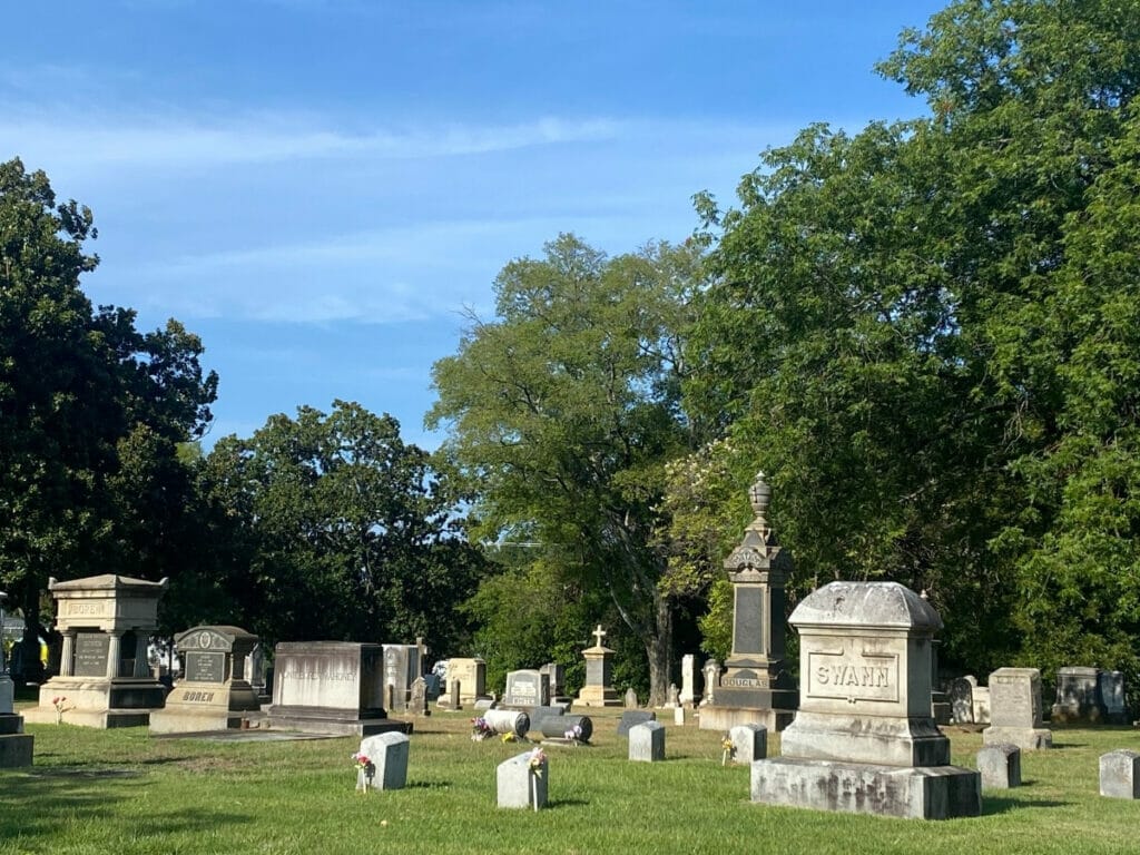 Oakwood Cemetery 