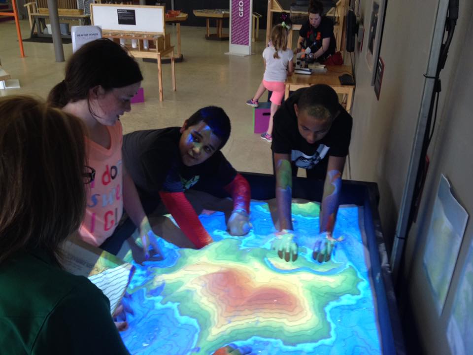 Kids at the Curious museum 