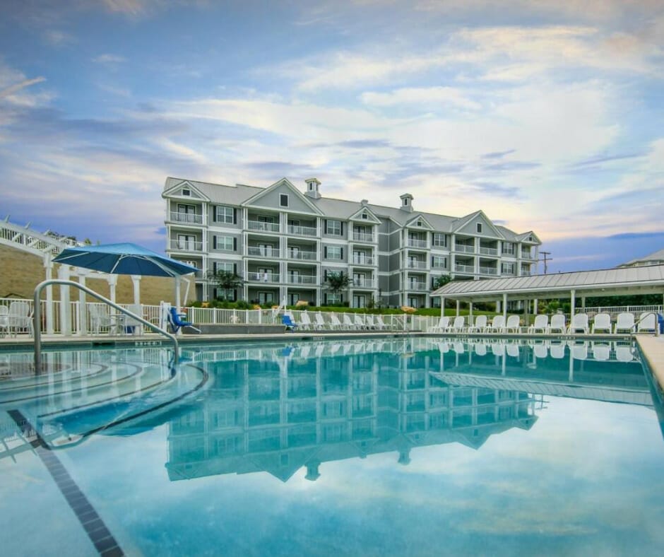 Holiday Inn Canyon Lake pool 