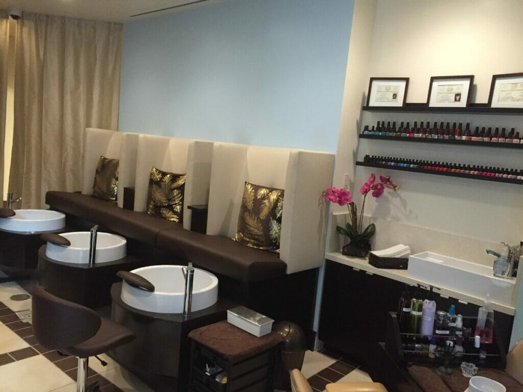 Nail lounge at Spa Reveil 