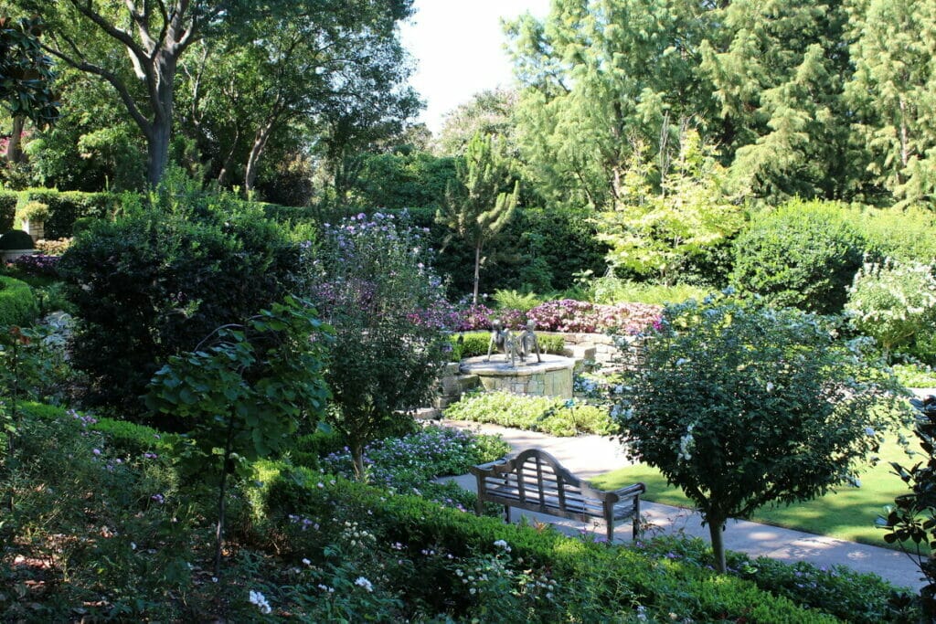 Dallas Arboretum Dallas date night idea